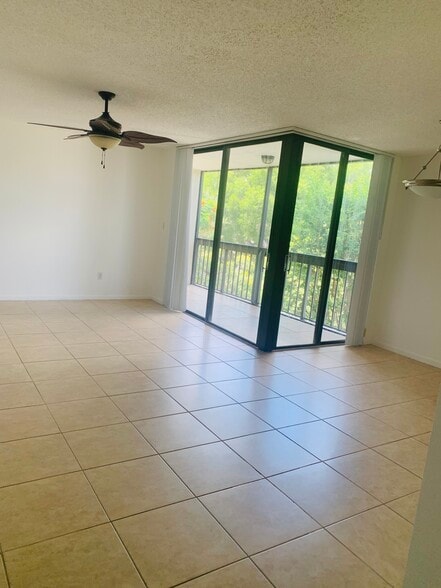 Building Photo - 820 Lavers Cir