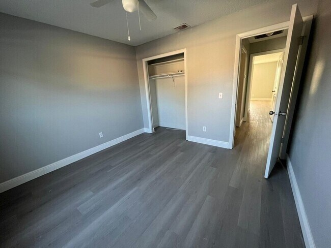 Building Photo - 36 Sandalwood Ct