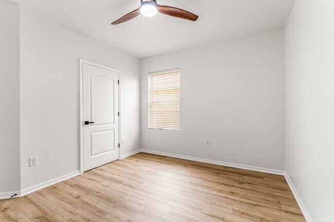 Building Photo - Charming 3 Bed, 2 Bath with Scenic Views i...