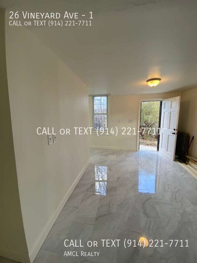 Building Photo - 26 Vineyard Ave