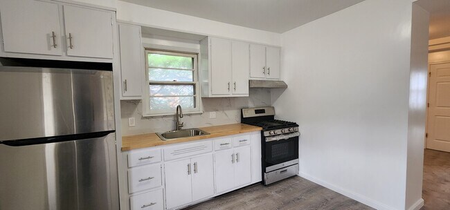 Building Photo - 237-239 Stephens St