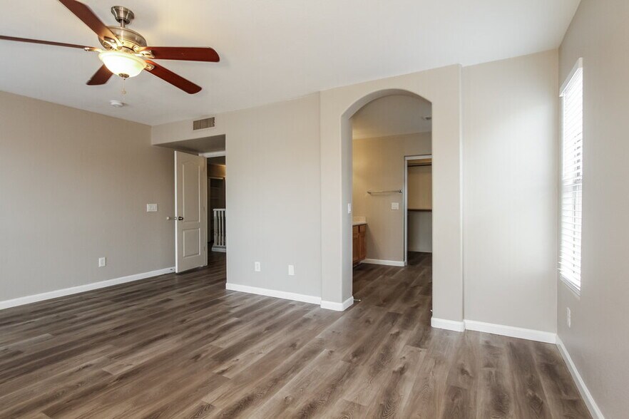 Building Photo - 2609 N 128th Dr