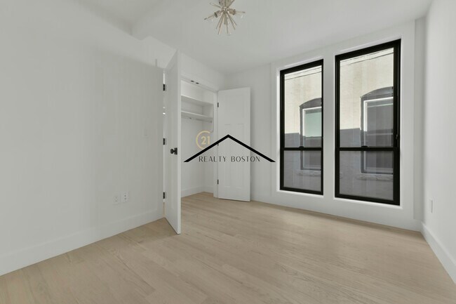 Building Photo - 280-282 Sumner Unit 3