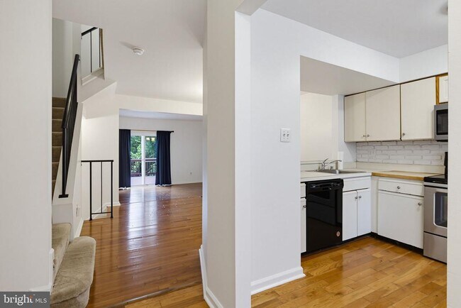 Building Photo - 8867 Willowwood Way