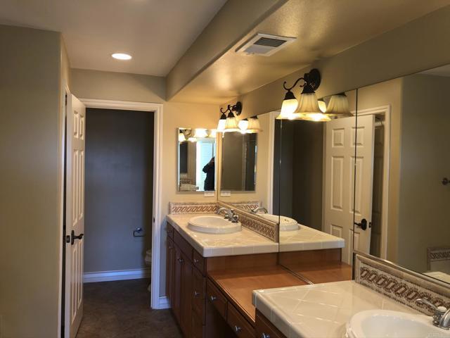 Building Photo - 415 N Cedros Ave