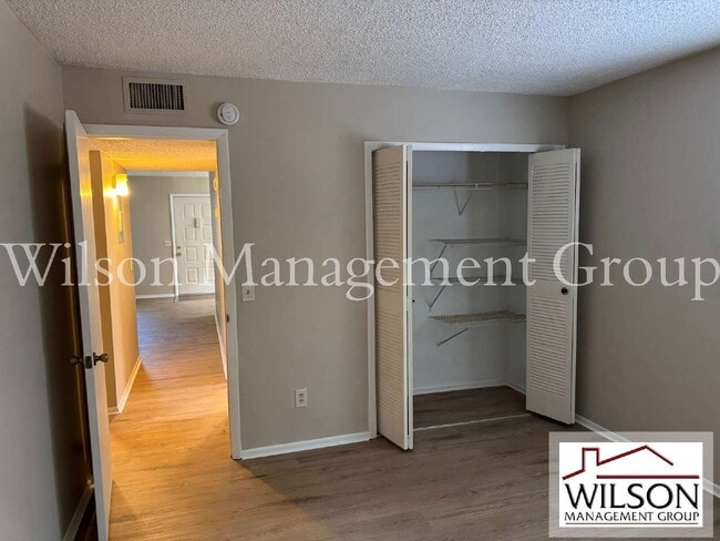 Building Photo - 2365 Oak Park Way