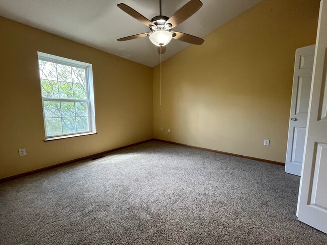 Building Photo - 307 NE Sandalwood