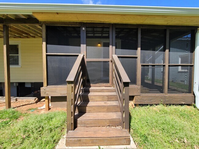 Bi-level Screened Porch - 3237 Gifford St