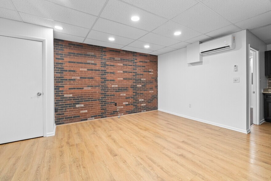 Building Photo - 2539 Saint Paul St