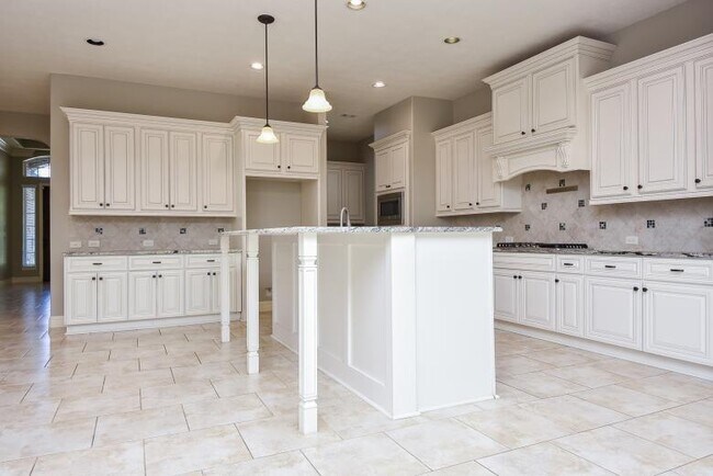 Building Photo - 6615 Rising Hills Ln