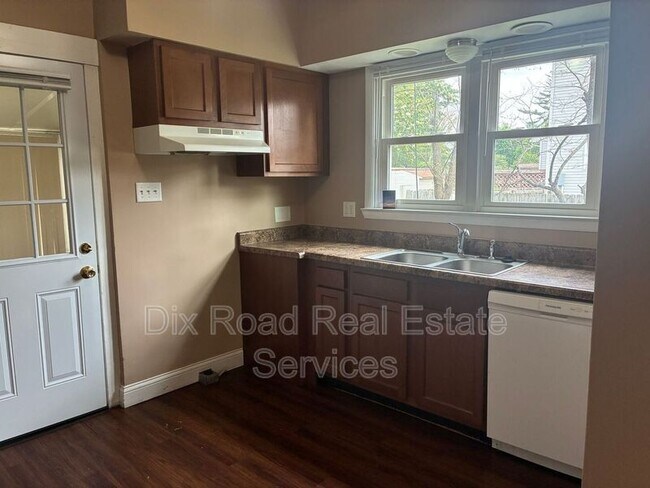 Building Photo - 504 Highland St