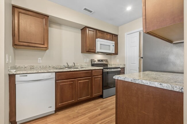 Building Photo - 3908 Buchanan Dr
