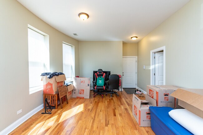 Primary Photo - 3927 N Clarendon-1R