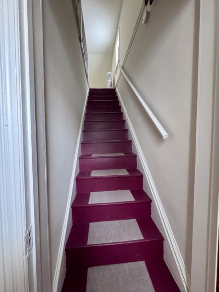 Building Photo - 229 S Nicholas St