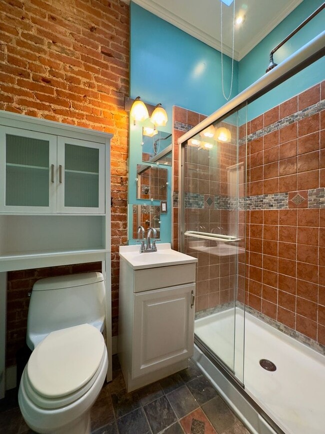 Building Photo - Charming 2 Bedroom/2 Bathroom Apartment in Bolton Hill, MD!