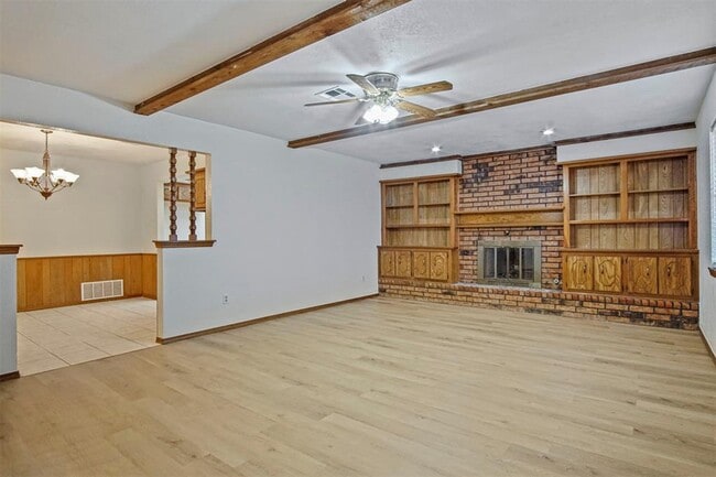 Building Photo - 1125 N Patterson Dr