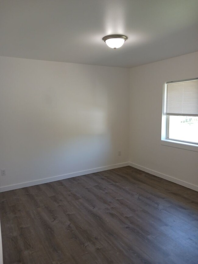 Building Photo - 3 bedroom, 2.5 bath in Downtown Ferndale