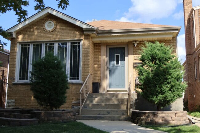 Building Photo - 6431 S Kenneth Ave