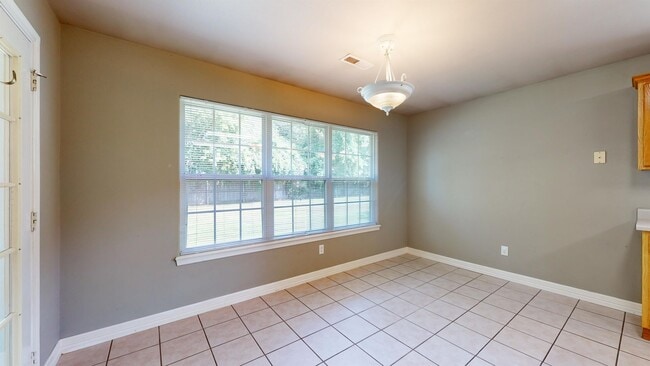 Building Photo - 952 Queen Annes Lace Dr