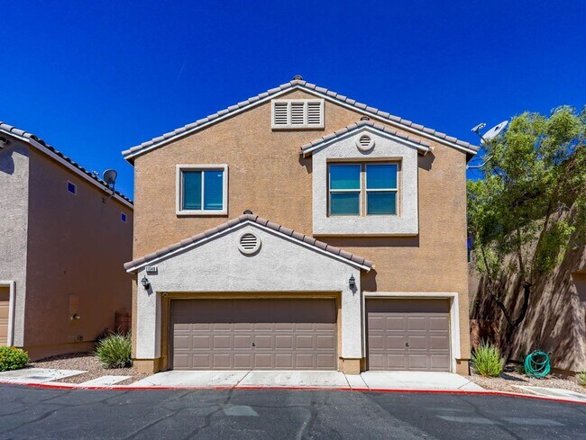 Building Photo - Nicely Upgraded Mountains Edge Gated Commu...