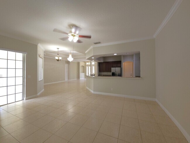 Building Photo - 414 SW Cherryhill Rd