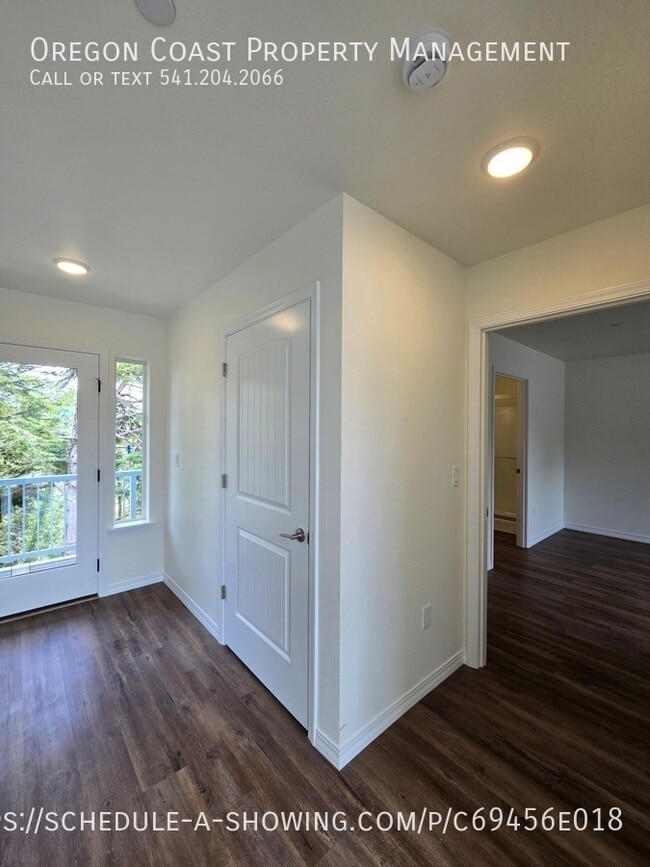 Building Photo - 4822 SW 48th Ct