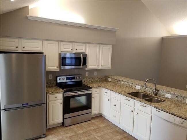 Building Photo - 4304 Village Ln
