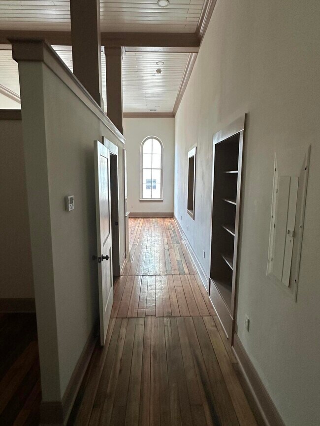 Building Photo - 307 W Main St