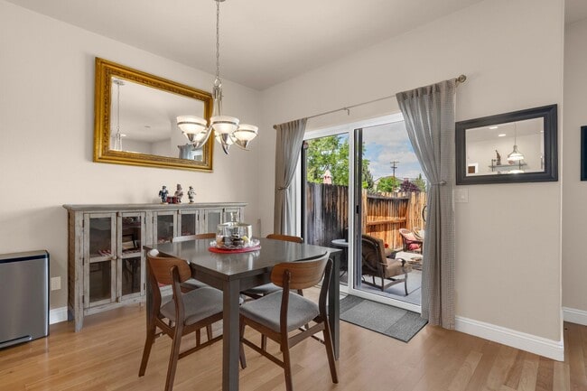 Building Photo - Central 2 Bedroom Home - Reno