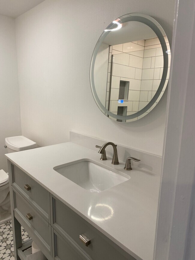 Building Photo - 1801 Island Club Dr