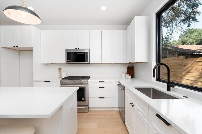 Building Photo - 3001 E 51st St