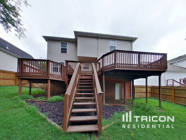 Building Photo - 283 Iris Dr