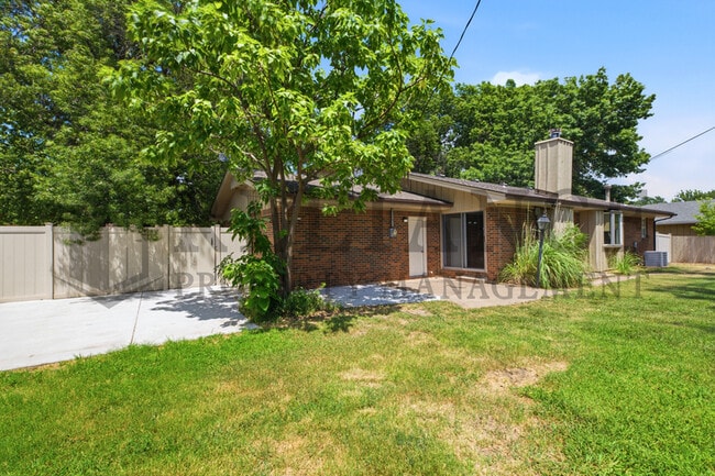Building Photo - 8115 E Mockingbird St