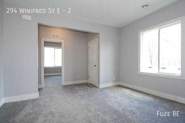 Building Photo - 294 Winifred St E