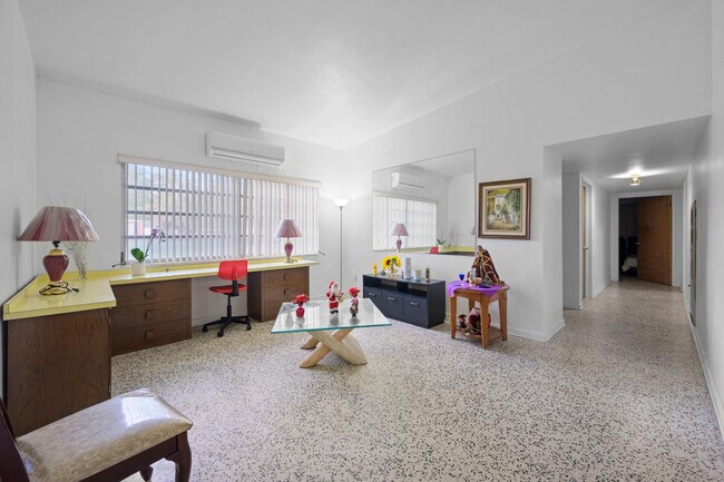 Building Photo - 13945 N Miami Ave