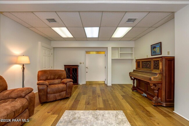 Building Photo - 502 Western Ave