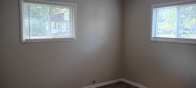 Building Photo - 702 Saratoga Ave
