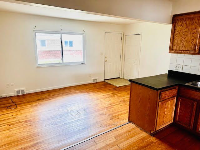 Building Photo - 290 North Ave