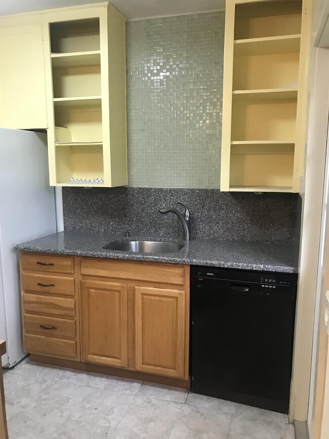 Building Photo - 1005 NE 7 Pl