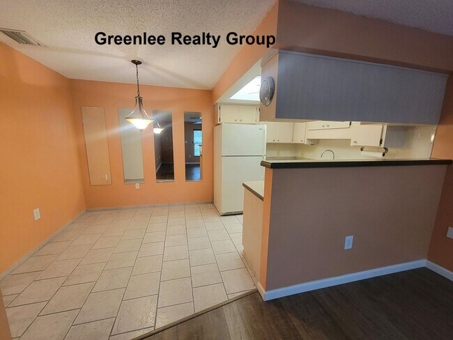 Building Photo - 6141 Chesham Dr