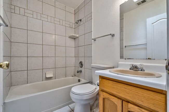 Building Photo - Adorable 4 bedroom, 2 bath in East El Paso!
