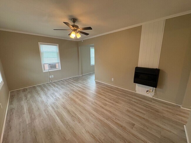 Building Photo - Newly Renovated Home on Baker St