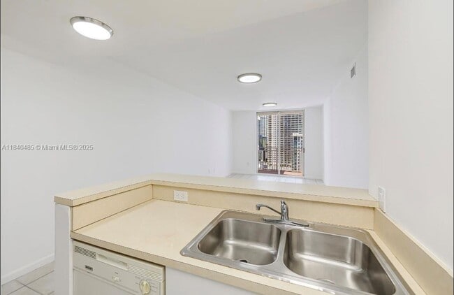 Building Photo - 185 SE 14th Terrace