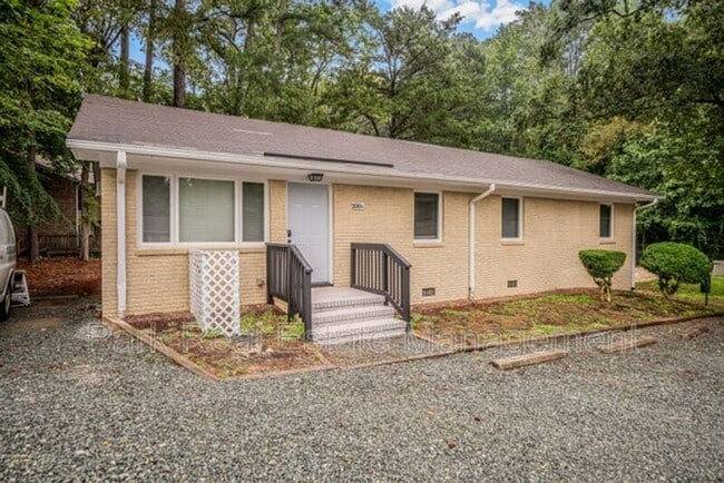 Building Photo - 221 Howell St