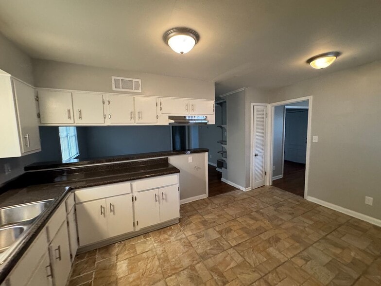 Building Photo - 1961 Croydon Ave