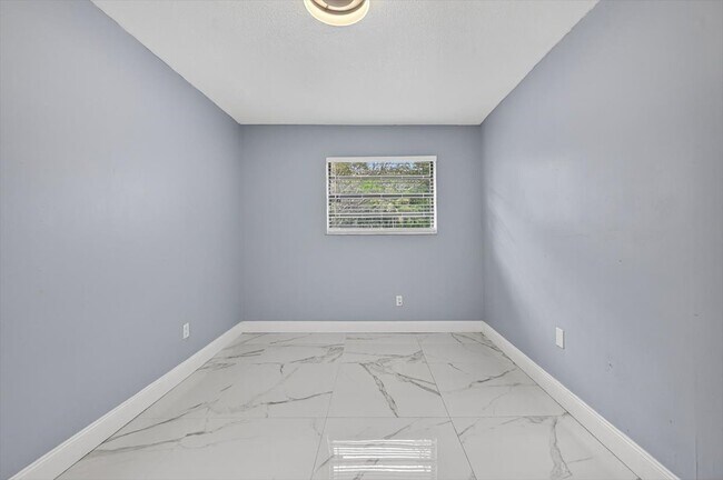 Building Photo - 15775 N Miami Ave