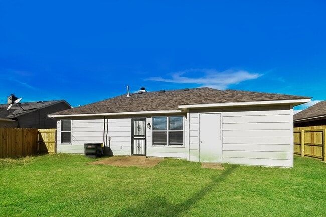 Building Photo - 4539 Longtree Ave