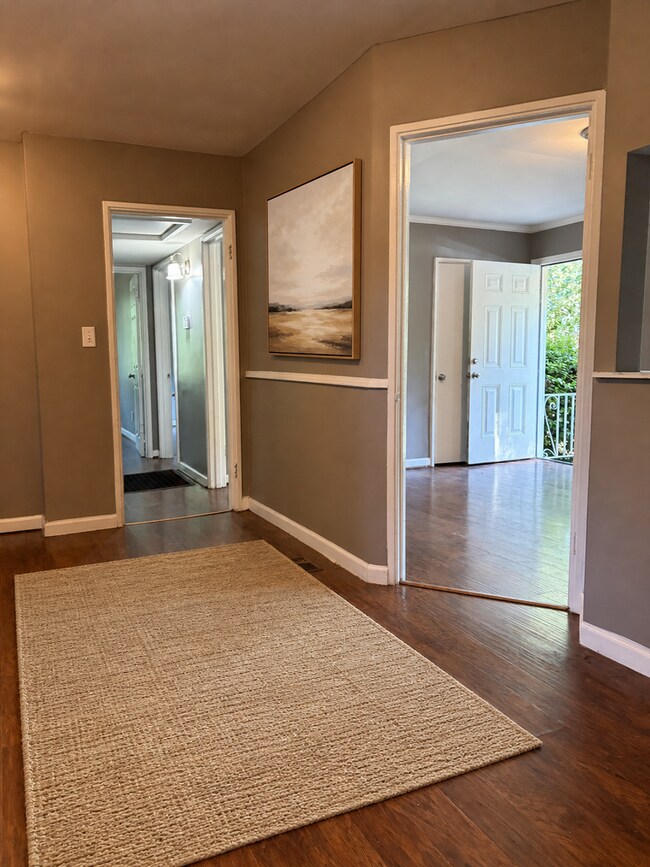 Building Photo - Charming 3BR Cottage with Spacious Master Suite