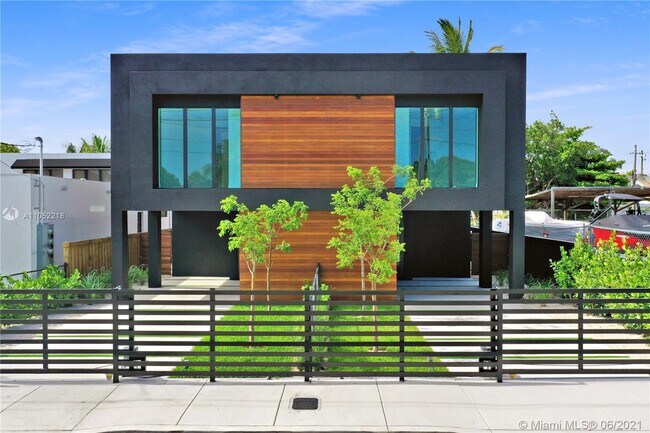 Building Photo - 227 NW 39th St