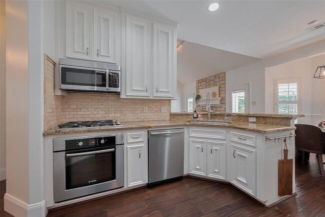Building Photo - 2405 Chantilly Ln